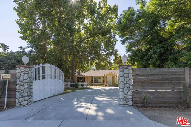 Los Angeles, CA 91406,7225 Forbes Avenue