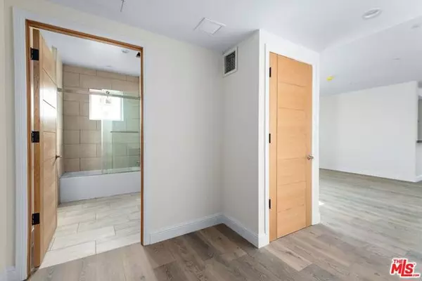 Los Angeles, CA 90035,1427 S Bedford Street