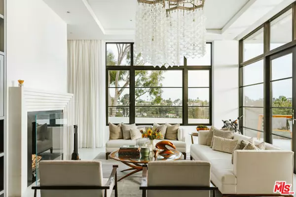 Pacific Palisades (los Angeles), CA 90272,400 Amalfi Drive