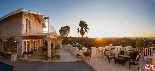 20967 Bandera Street, Woodland Hills (los Angeles), CA 91364