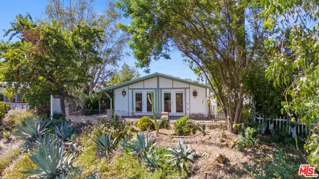 Calabasas, CA 91302,23777 Mulholland Highway #70