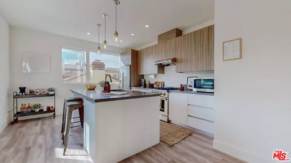 5500 W Olympic Boulevard, Los Angeles, CA 90036