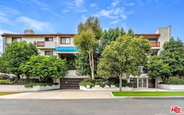 9737 Charnock Avenue #4, Los Angeles, CA 90034