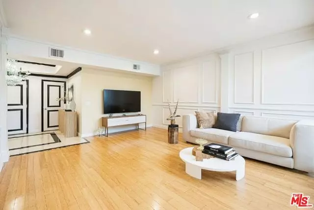 1124 N KINGS Road #102, West Hollywood, CA 90069