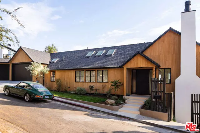 Los Angeles, CA 90068,5693 Spreading Oak Drive