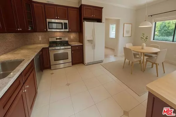 Van Nuys (los Angeles), CA 91405,15061 Sherman Way #A