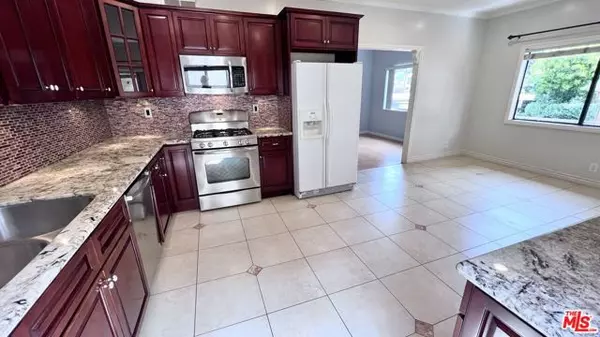 Van Nuys (los Angeles), CA 91405,15061 Sherman Way #A