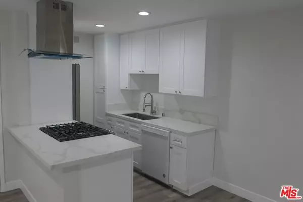 North Hollywood (los Angeles), CA 91602,10836 CAMARILLO Street #3