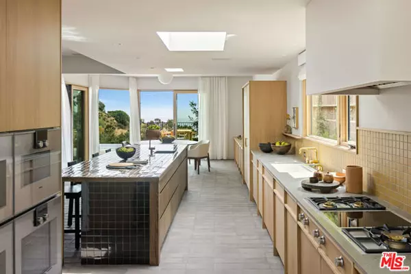 Los Angeles, CA 90069,1849 Rising Glen Road