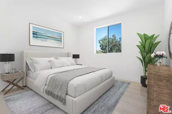 Los Angeles, CA 90049,11620 Chenault Street #304