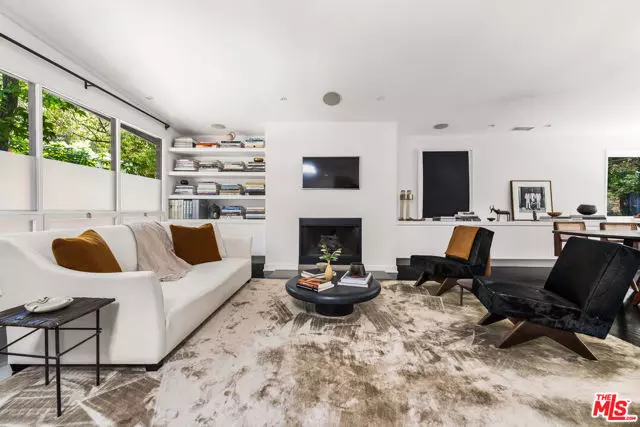 Beverly Hills, CA 90210,9648 Yoakum Drive