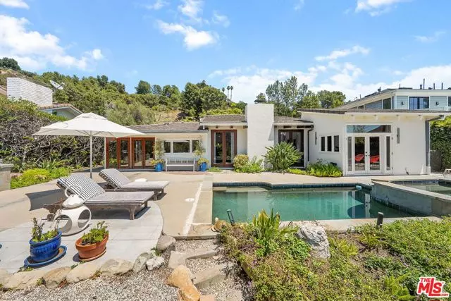 2529 Pesquera Drive, Los Angeles, CA 90049