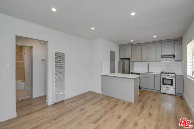 Los Angeles, CA 90066,4140 Grand View Boulevard #9