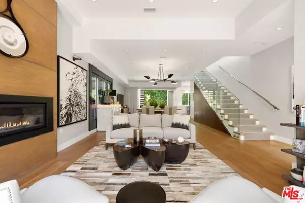West Hollywood, CA 90048,8901 Dorrington Avenue