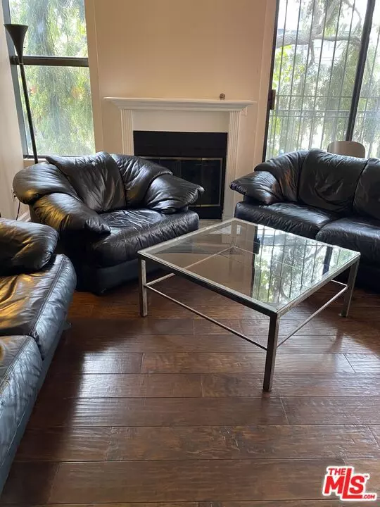 Los Angeles, CA 90035,869 S Wooster Street #103