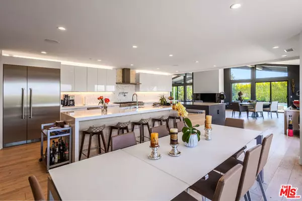 Encino (los Angeles), CA 91316,4326 Coronet Drive