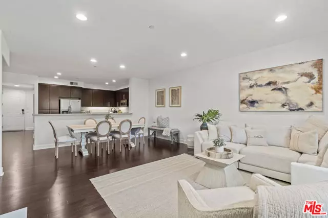 Toluca Lake (los Angeles), CA 91602,10878 Bloomfield Street #210