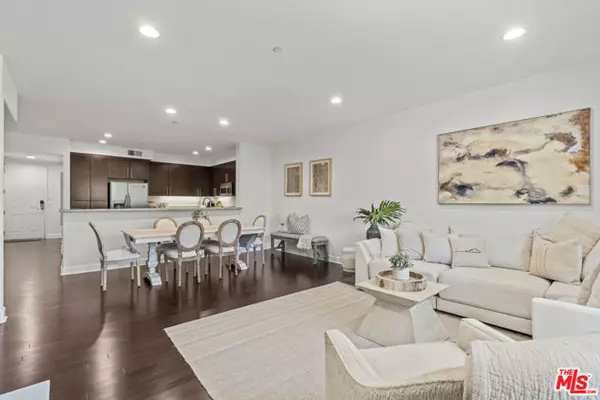 10878 Bloomfield Street #210, Toluca Lake (los Angeles), CA 91602