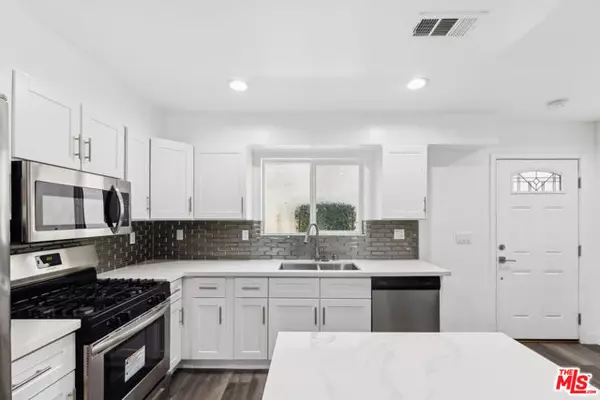 Van Nuys (los Angeles), CA 91406,17610 Sherman Way #3