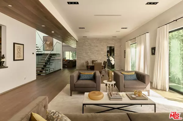 Los Angeles, CA 90049,144 N Bowling Green Way