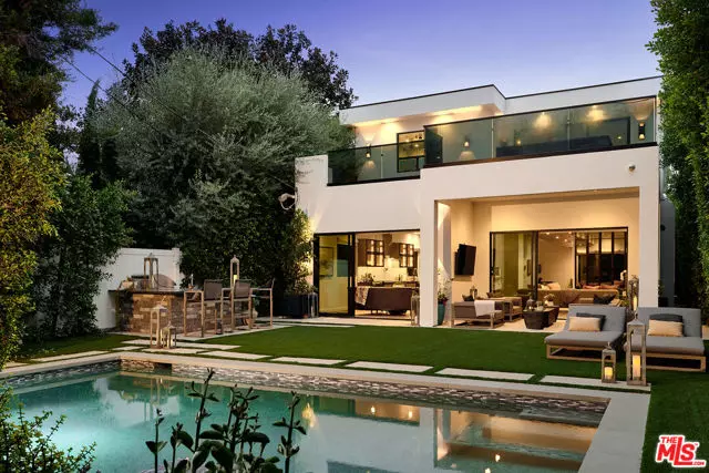 Los Angeles, CA 90049,144 N Bowling Green Way