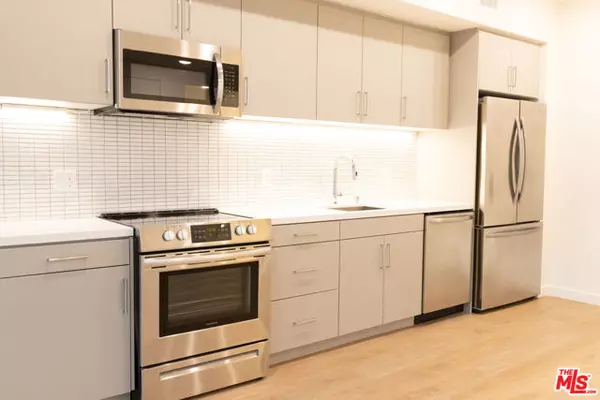 Los Angeles, CA 90046,7566 W Sunset Boulevard #219-E