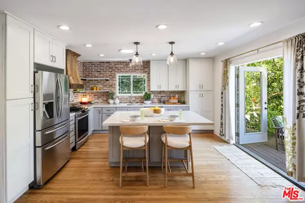 Los Angeles, CA 90066,2317 Walgrove Avenue