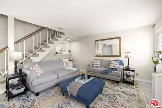 18987 Gault Street, Reseda (los Angeles), CA 91335