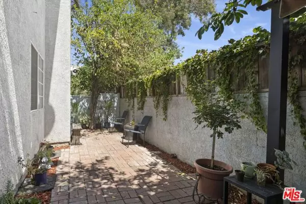 Reseda (los Angeles), CA 91335,18987 Gault Street