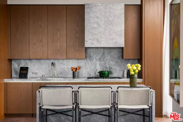 Los Angeles, CA 90067,211 W Elm Court #39A