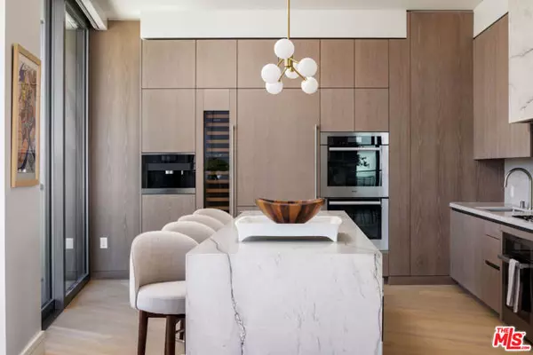 Los Angeles, CA 90067,211 W Elm Court #39B