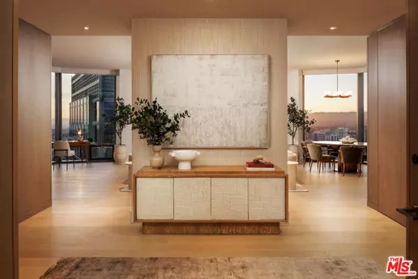 Los Angeles, CA 90067,211 W Elm Court #39B