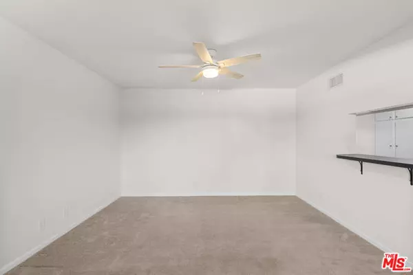 Placentia, CA 92870,186 Southampton Way #29