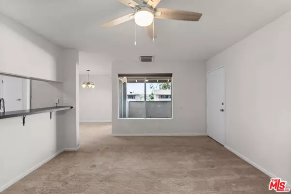 Placentia, CA 92870,186 Southampton Way #29