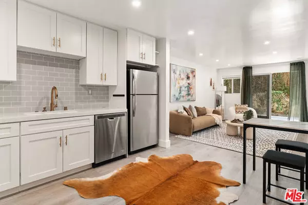 Los Angeles, CA 90004,532 N Rossmore Avenue #107