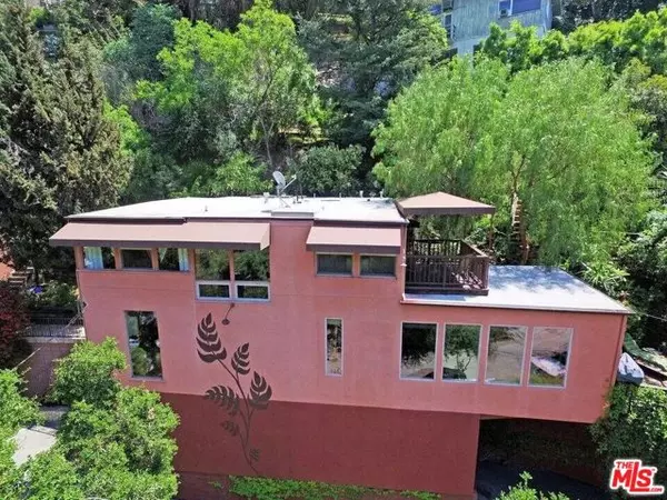 Los Angeles, CA 90046,8296 Gould Avenue