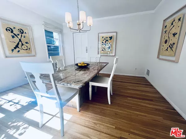 Los Angeles, CA 90068,5919 Tuxedo Terrace