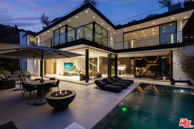 Los Angeles, CA 90069,1488 Rising Glen Road