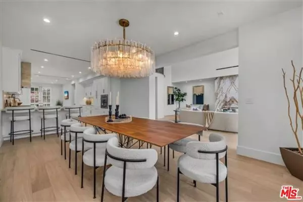 Los Angeles, CA 90049,2205 Canyonback Road