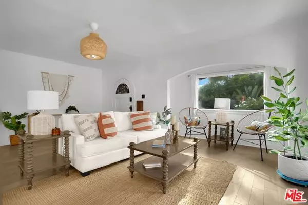 632 N Mariposa Avenue, Los Angeles, CA 90004