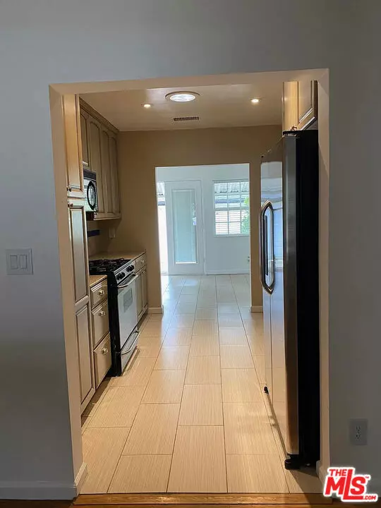 Encino (los Angeles), CA 91316,17429 Burbank Boulevard
