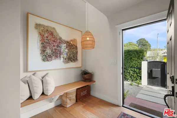 Los Angeles, CA 90046,927 N Vista Street