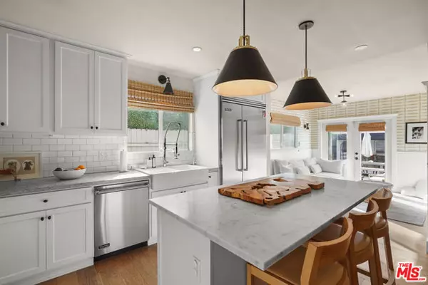 Los Angeles, CA 90046,927 N Vista Street