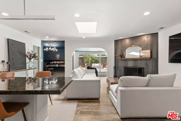 Encino (los Angeles), CA 91316,17235 Hatteras Street