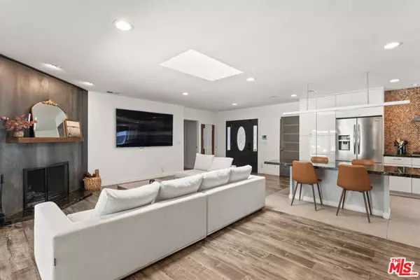 Encino (los Angeles), CA 91316,17235 Hatteras Street