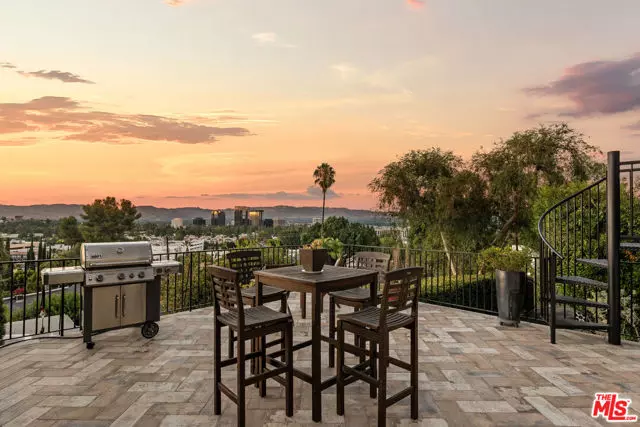 Woodland Hills (los Angeles), CA 91364,5335 Medina Road