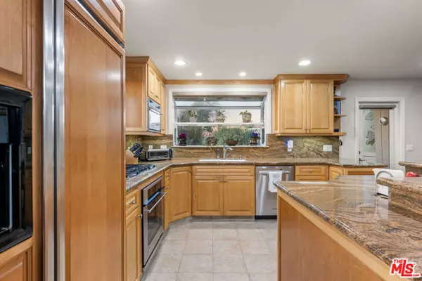 Woodland Hills (los Angeles), CA 91364,5335 Medina Road