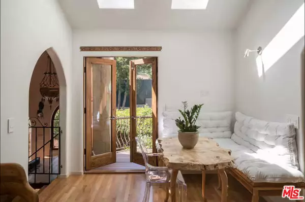 Los Angeles, CA 90046,8978 Wonderland Avenue