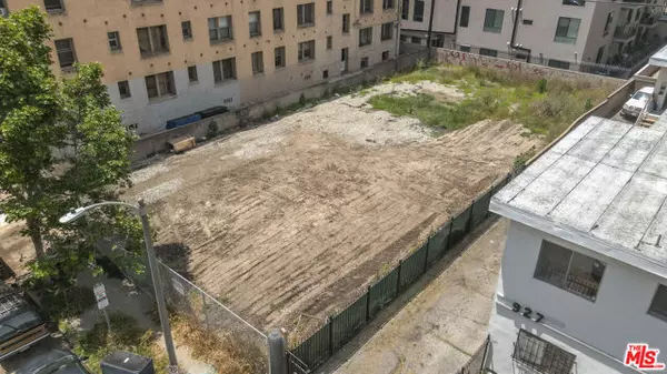 Los Angeles, CA 90019,933 S Gramercy Place