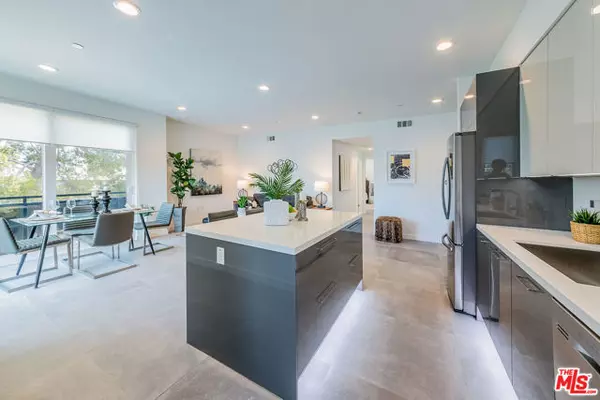 Los Angeles, CA 90004,214 S Westmoreland Avenue #4